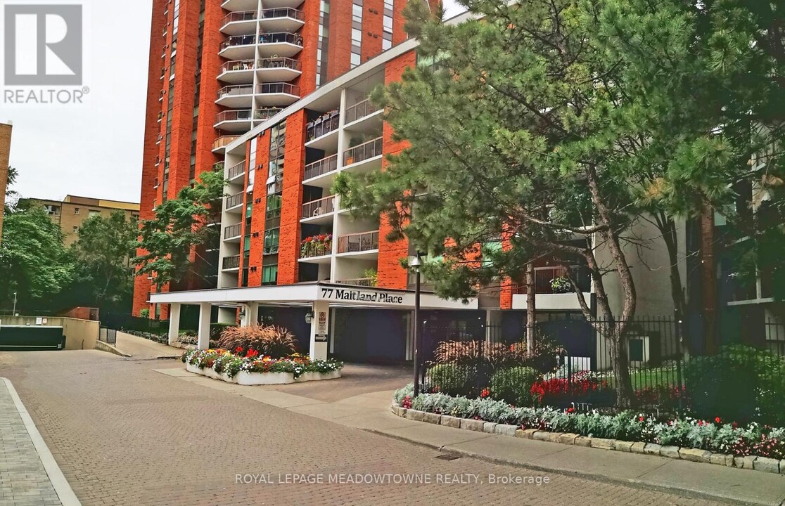 77-477 Maitland Pl in Toronto, ON - Building Photo