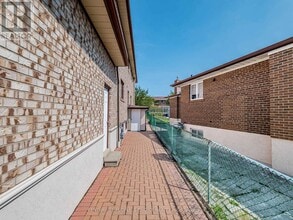 110 Houston Rd in Vaughan, ON - Building Photo - Building Photo