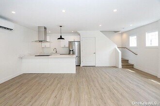 1415 Old Northern Blvd in Roslyn, NY - Building Photo - Building Photo