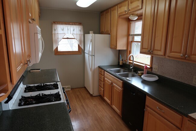 4903 Aleda Ave SE in Kentwood, MI - Building Photo - Building Photo