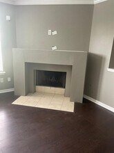 5615 W Harrow Dr in Houston, TX - Building Photo - Building Photo