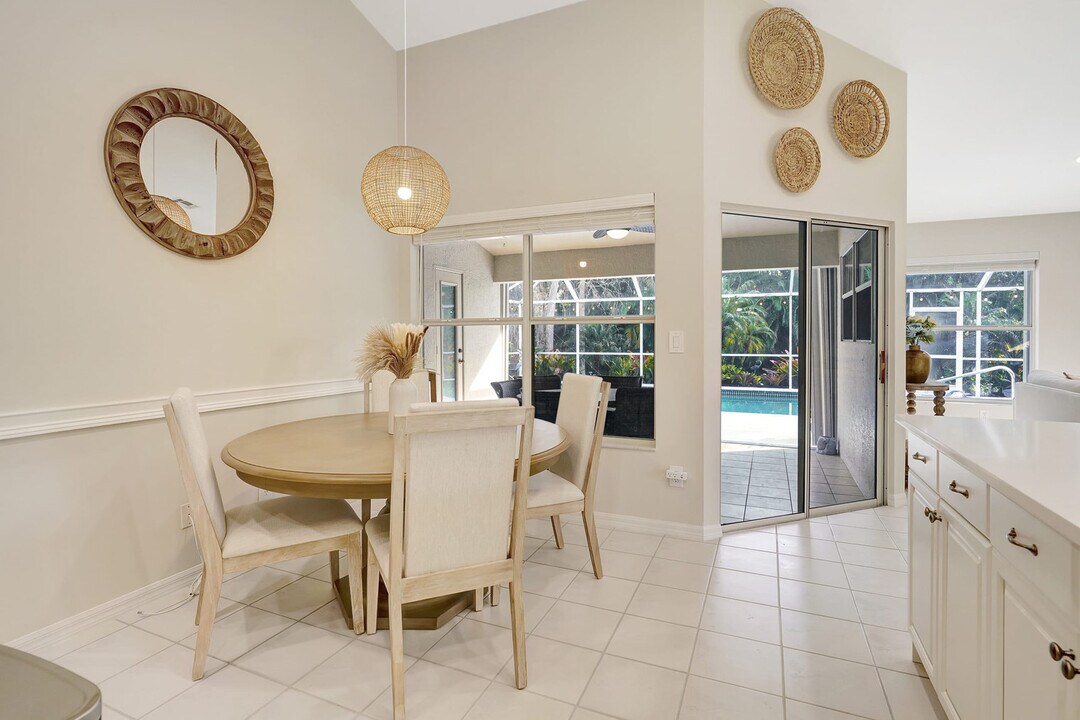 6726 Sloane Pl in Naples, FL - Building Photo