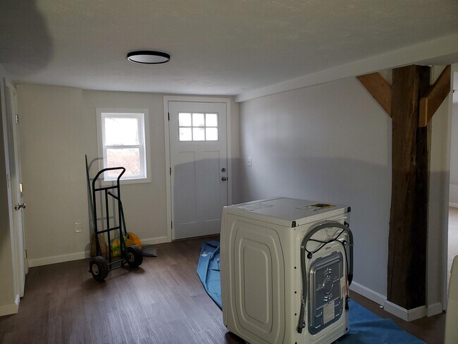 23 Canaan St-Unit -3 in Canaan, NH - Building Photo - Building Photo