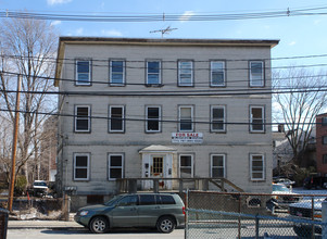 39 Spring St in Waltham, MA - Building Photo - Building Photo