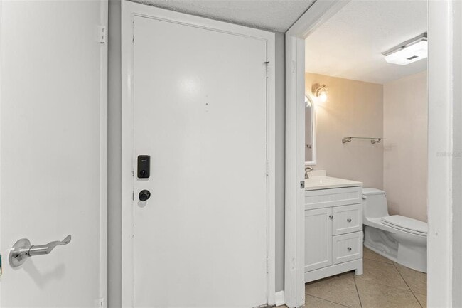 6021 Windhover Dr in Orlando, FL - Building Photo - Building Photo