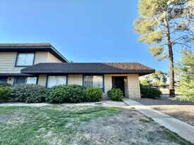 6151 Meadow Vista Ln in Las Vegas, NV - Building Photo