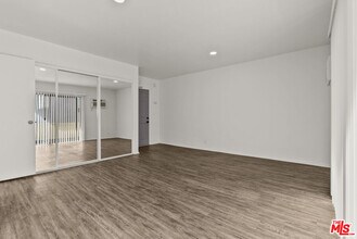 15286 Sutton St in Los Angeles, CA - Building Photo - Building Photo