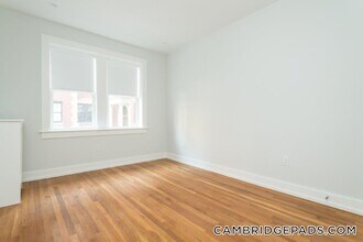 16 Forest St, Unit 02 in Cambridge, MA - Building Photo - Building Photo