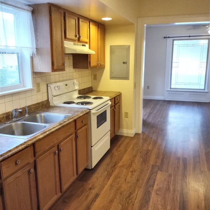 43 Hawthorne St, Unit 1 in Perry, NY - Building Photo