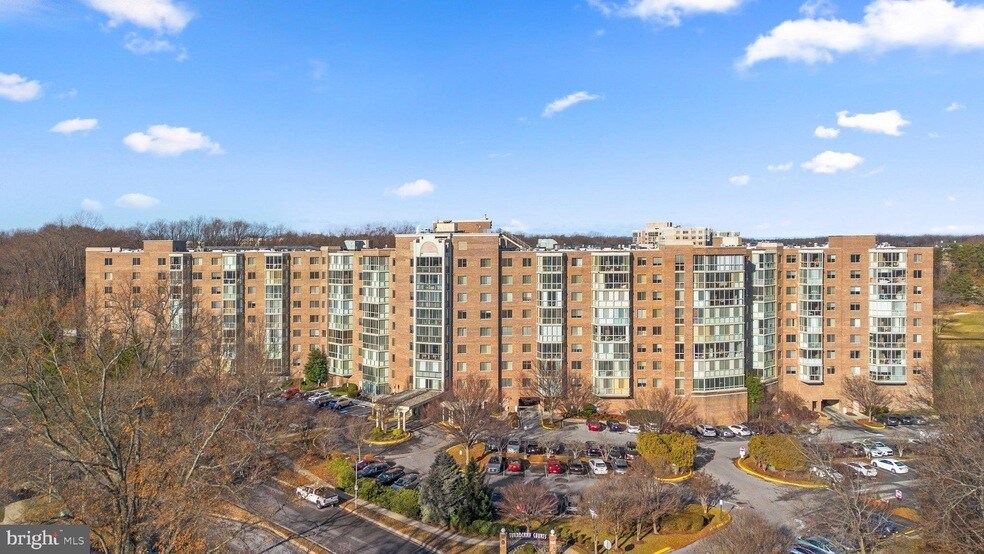 3005 S Leisure World Blvd, Unit 322 in Silver Spring, MD - Building Photo