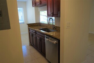 5686 Rock Island Rd, Unit # 102 in Tamarac, FL - Building Photo - Building Photo