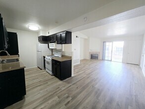 3318 N Decatur Blvd in Las Vegas, NV - Building Photo - Building Photo