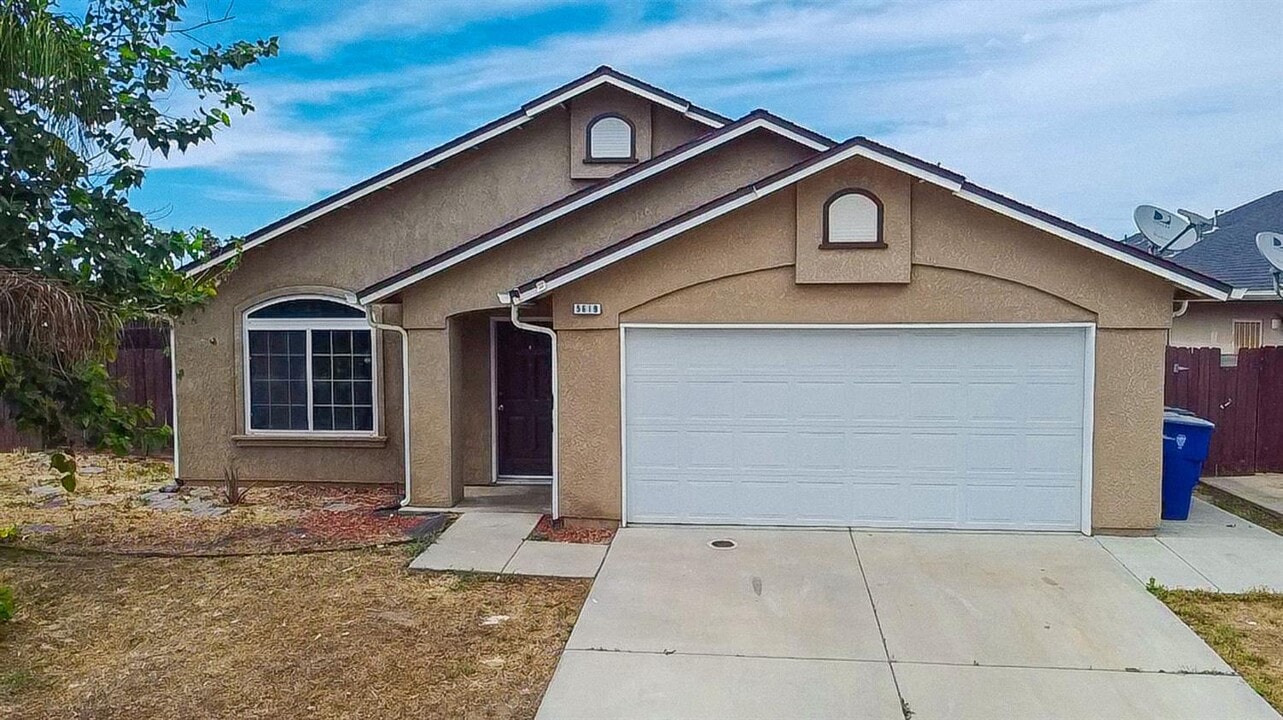 5619 E Pitt Ave in Fresno, CA - Building Photo