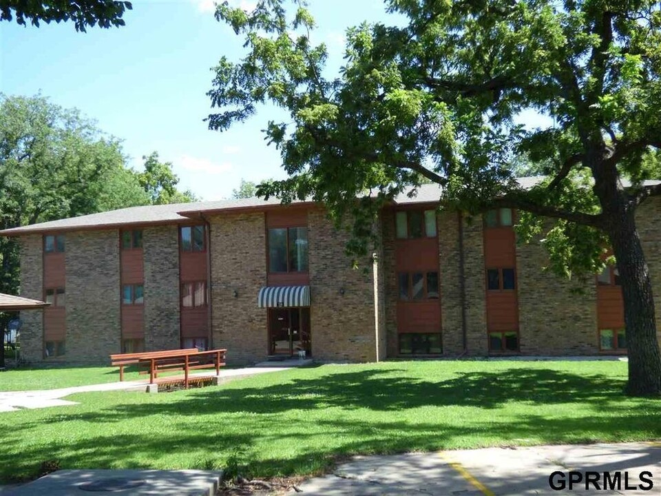 718-726 W Mary St in Beatrice, NE - Foto de edificio