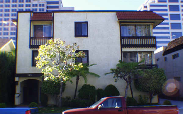 521 N Louise St in Glendale, CA - Foto de edificio - Building Photo