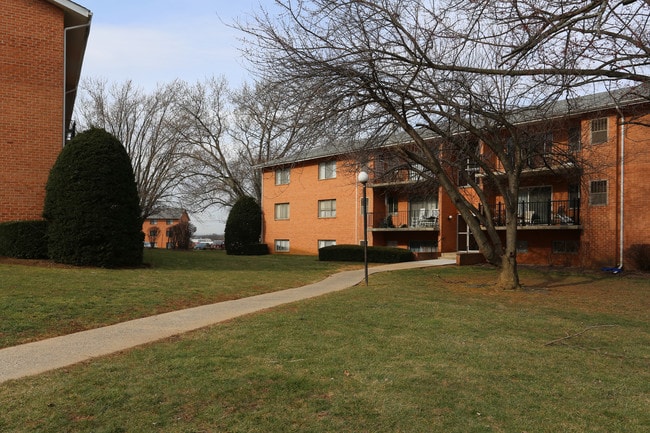 Edgewood Apartments in Hagerstown, MD - Foto de edificio - Building Photo