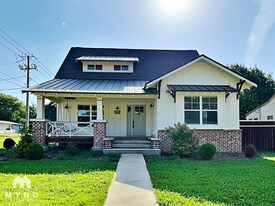 405 S Carl St in Siloam Springs, AR - Building Photo