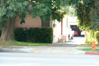 334 W Alameda Ave in Burbank, CA - Foto de edificio - Building Photo