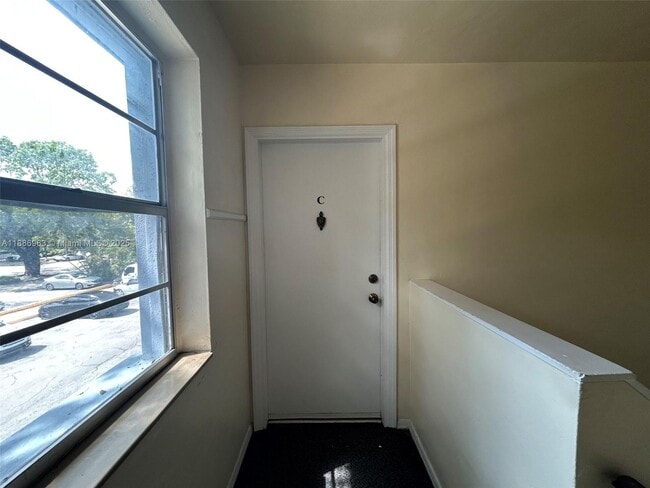 7865 SW 57th Ave in South Miami, FL - Building Photo - Building Photo