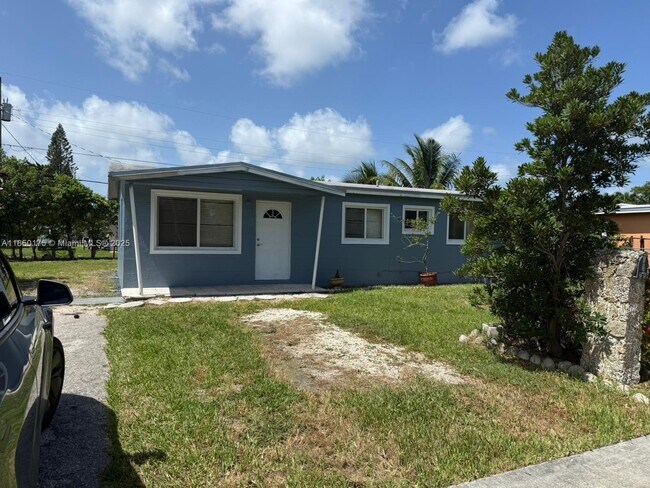 10425 SW 152nd St in Miami, FL - Building Photo - Building Photo