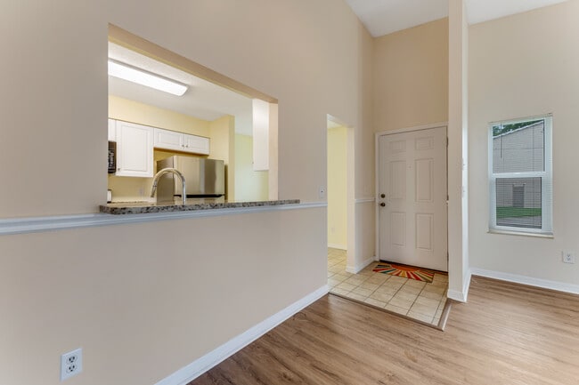 121 Bob White Ct in Daytona Beach, FL - Building Photo - Building Photo