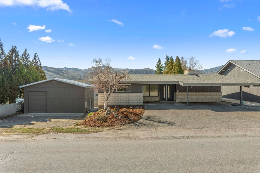 544-548 N Colorado Ave in East Wenatchee, WA - Building Photo