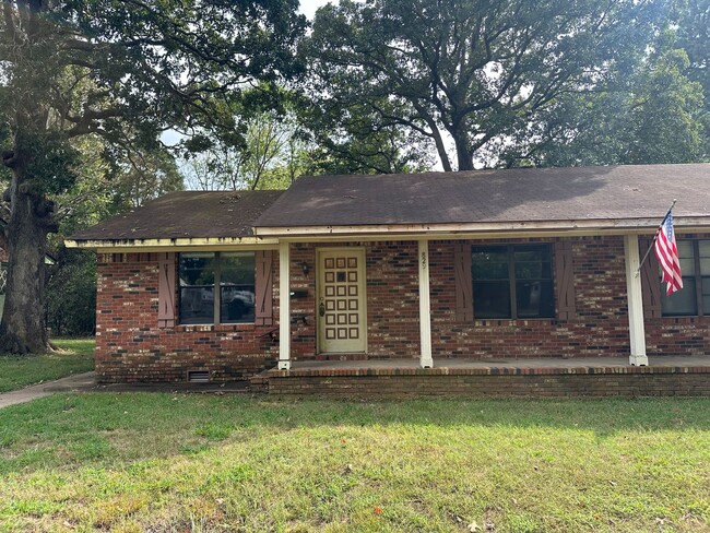 property at 829 Glendale Rd