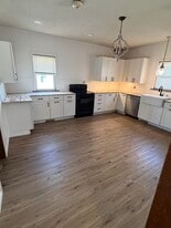 2400 Dewitt Ave in Mattoon, IL - Building Photo