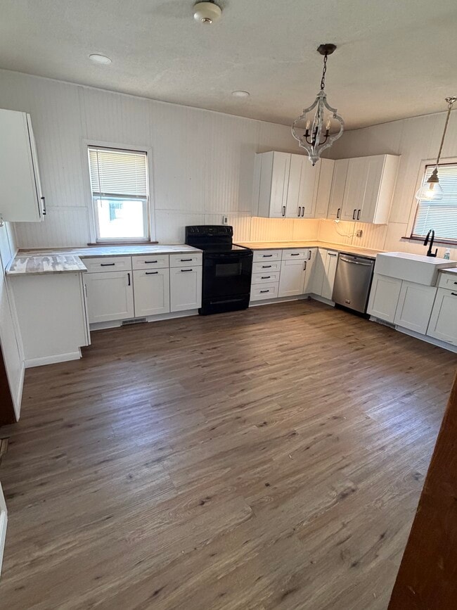 property at 2400 Dewitt Ave