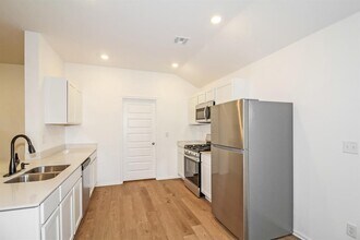 10001 SW 39th St in Mustang, OK - Building Photo - Building Photo