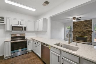 1608 Creek Bank Ln in Arlington, TX - Building Photo - Building Photo