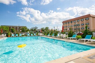 185 W Park Ave in Long Beach, NY - Building Photo - Building Photo