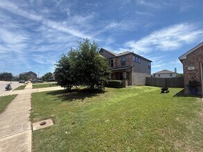 109 Carrington St in Hutto, TX - Building Photo - Building Photo