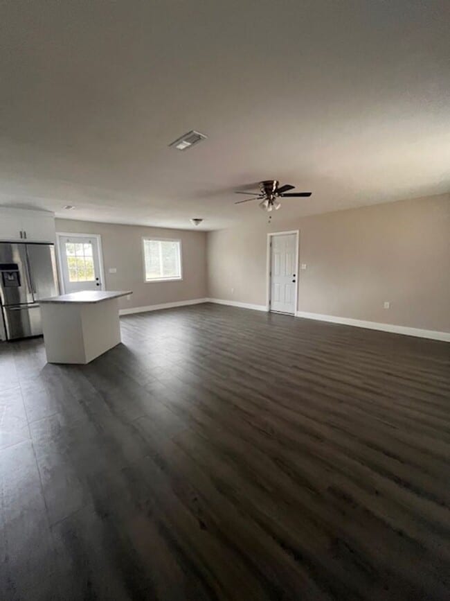 1104 Pineview Dr in Valdosta, GA - Building Photo - Building Photo