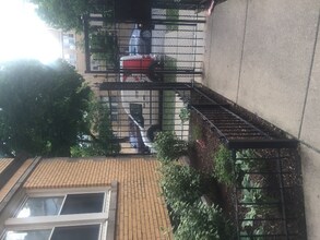 2349 N Kenneth Ave, Unit 3 in Chicago, IL - Building Photo - Building Photo