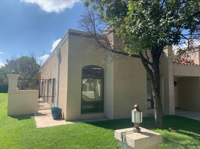 2716 N Pennsylvania Ave in Roswell, NM - Building Photo - Building Photo