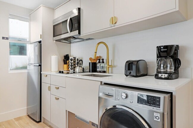4025 Indian Creek Dr in Miami Beach, FL - Building Photo - Building Photo