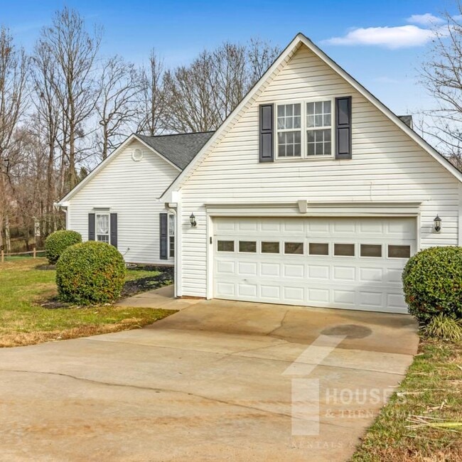 110 Stonington Way in Taylors, SC - Building Photo - Building Photo