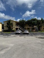 481 Sunshine Dr in Coconut Creek, FL - Building Photo