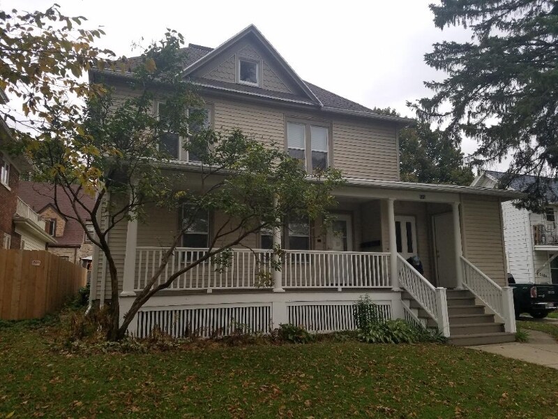 522 W Maple Ave in Beaver Dam, WI - Foto de edificio