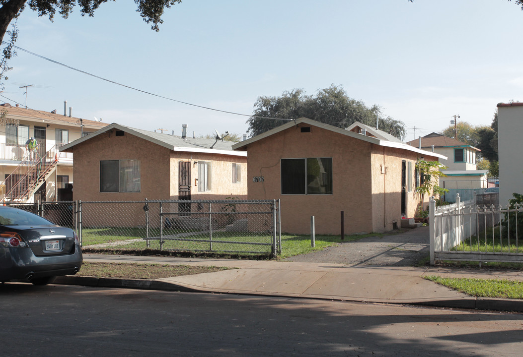 6702 California Ave in Bell, CA - Building Photo