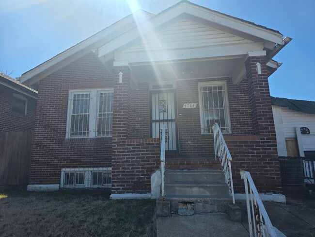 property at 4784 Highland Ave