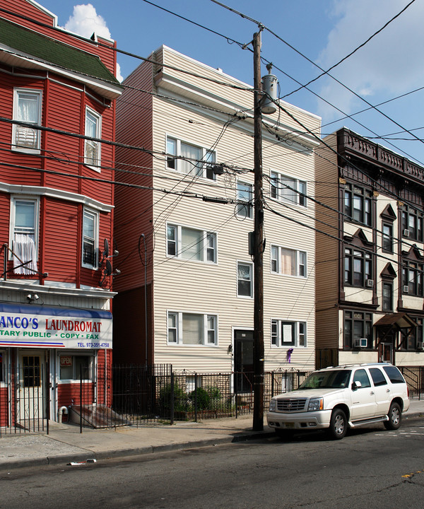 695 Summer Ave in Newark, NJ - Building Photo