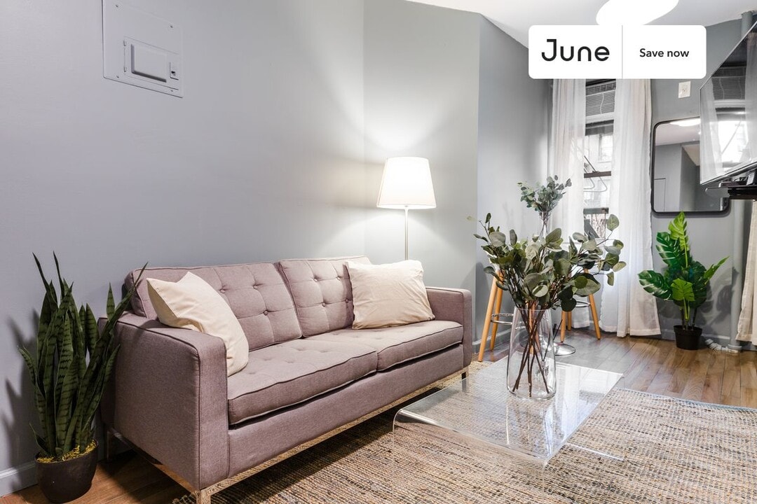 519 E 5th St in New York, NY - Building Photo