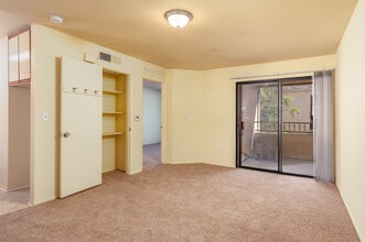 Montrose in Montrose, CA - Foto de edificio - Interior Photo