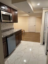 218 Lynhaven Dr, Unit Basement in Alexandria, VA - Building Photo