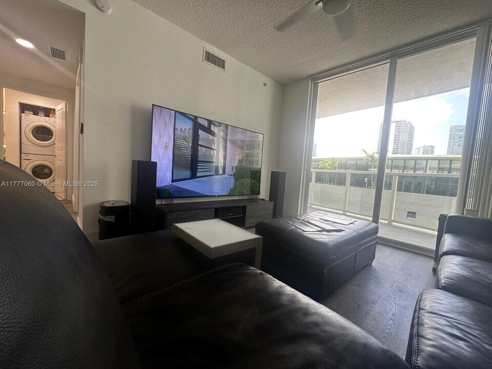 601 NE 23rd St in Miami, FL - Building Photo