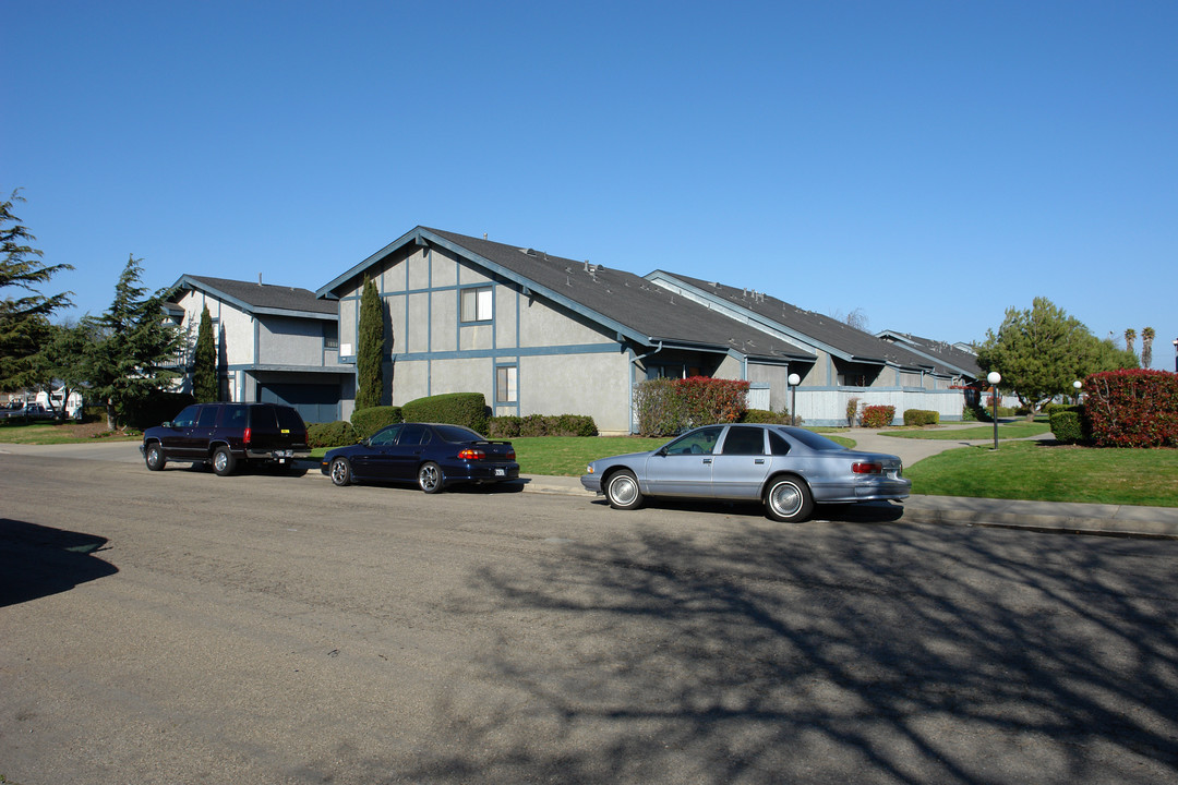 Laurel Townhome Apartments in Lompoc, CA - Building Photo