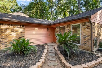 30 Dellforest Ct in Spring, TX - Foto de edificio - Building Photo