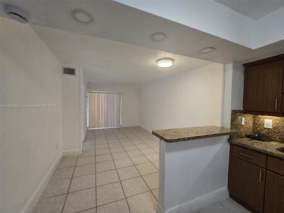 2441 NW 13th St in Miami, FL - Building Photo